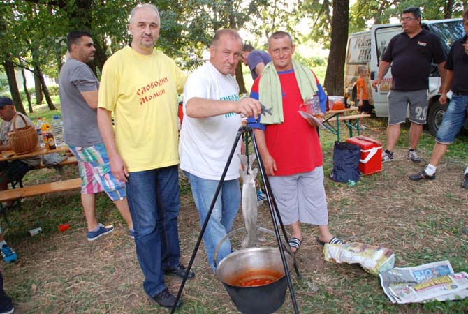A halászlé főző versenyt tartottak Szenttamáson 2016. augusztus 6. képek